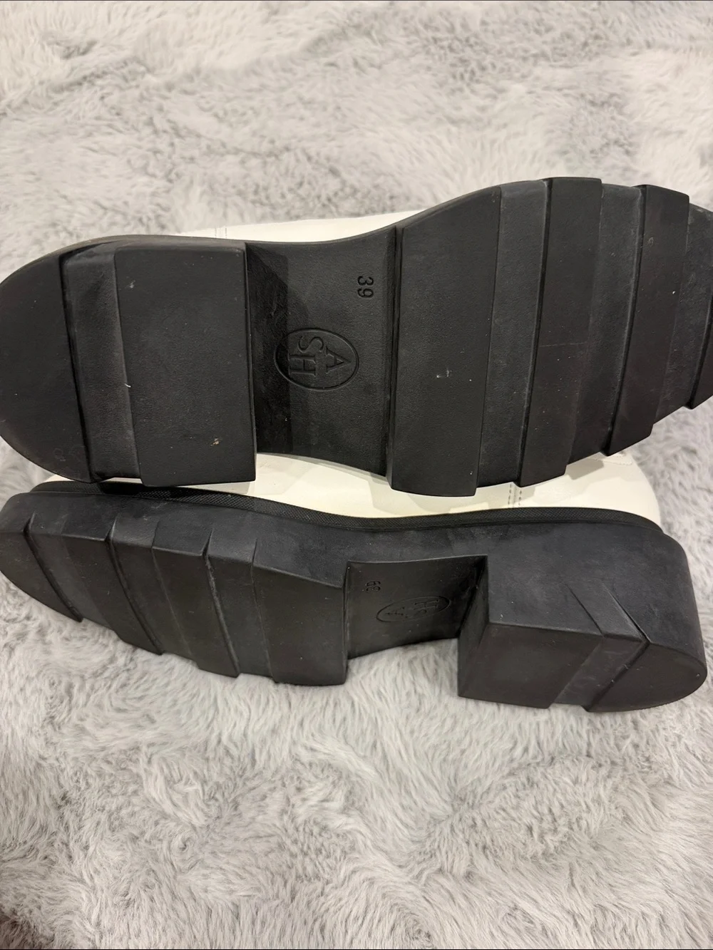 White Ash Mastro Boots with Black Sole
